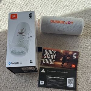 NWT JBL portable waterproof Bluetooth Flip 6 Speaker w Dunkin logo